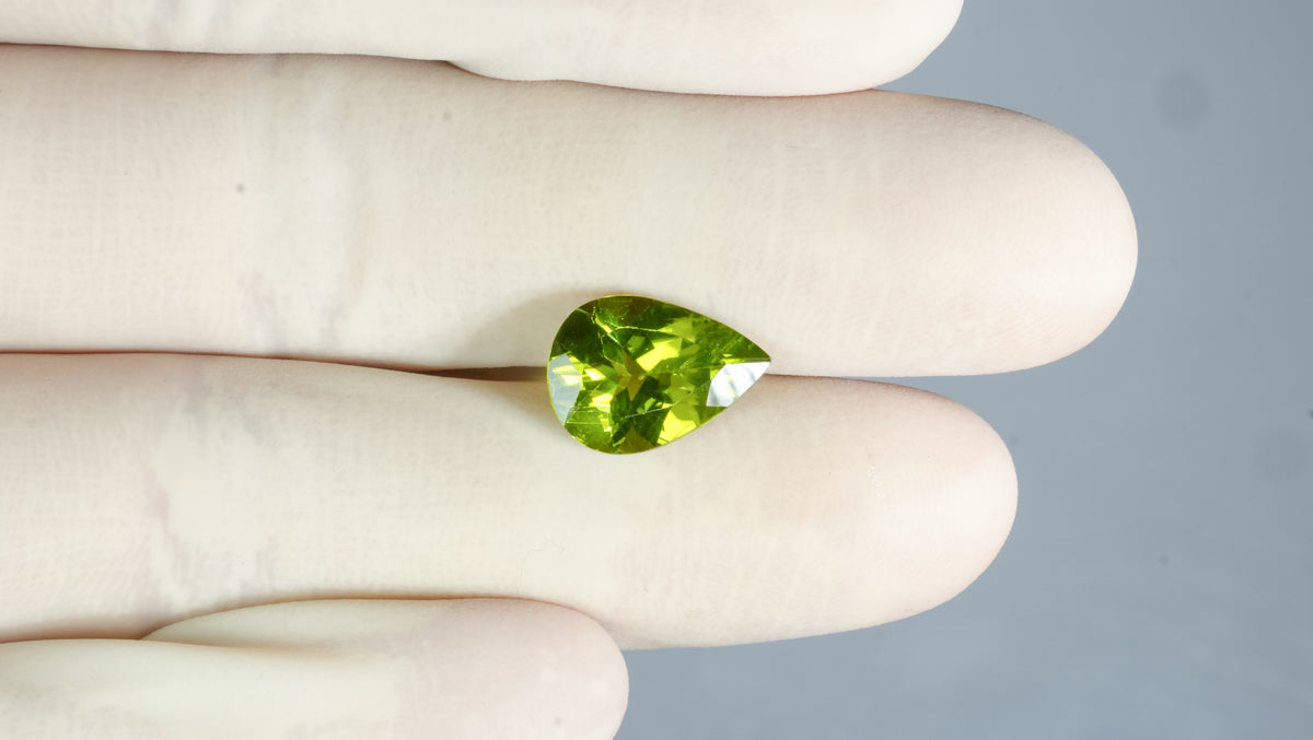 Natural Peridot 4.65 Carats / 5.11 Ratti