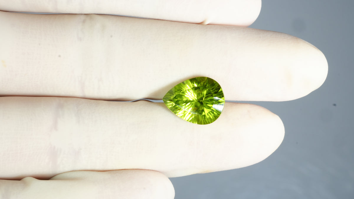 Natural Peridot 7.29 Carats / 8.01 Ratti