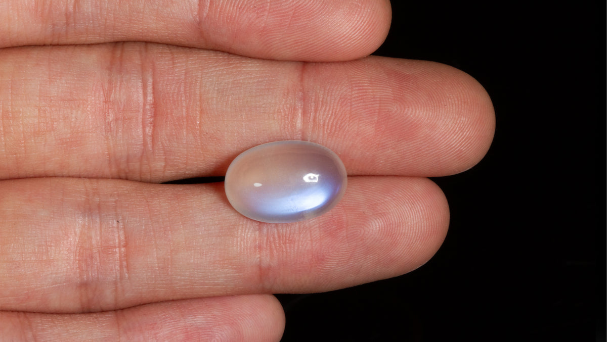 Natural Moon Stone 10.19 Carats / 11.2 Ratti