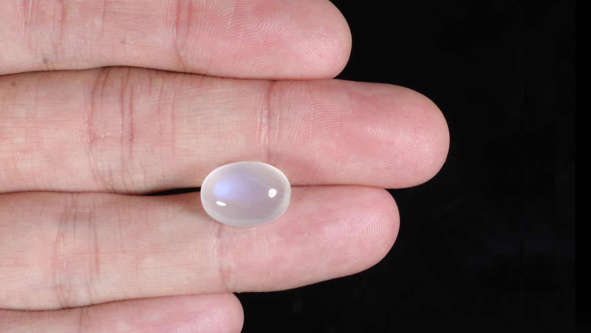 Natural Moon Stone 8.19 Carats / 9 Ratti