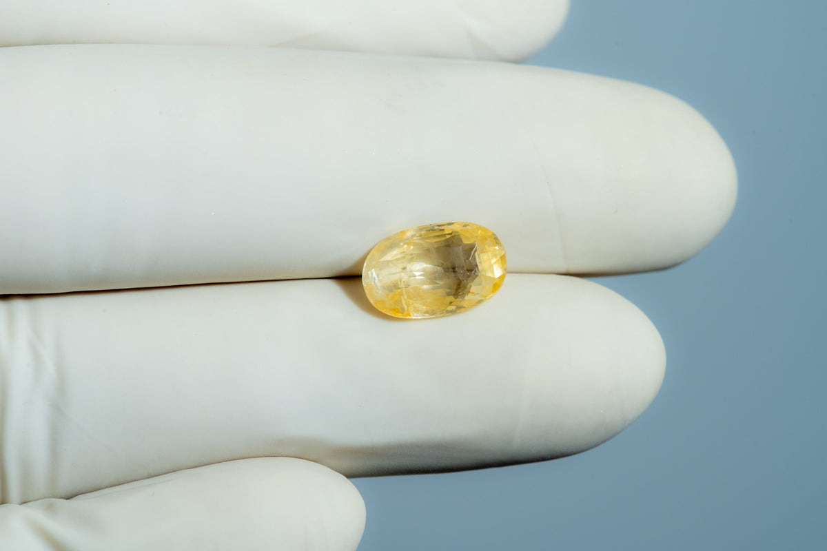 Natural Yellow Sapphire 4.82 Carats / 5.3 Ratti