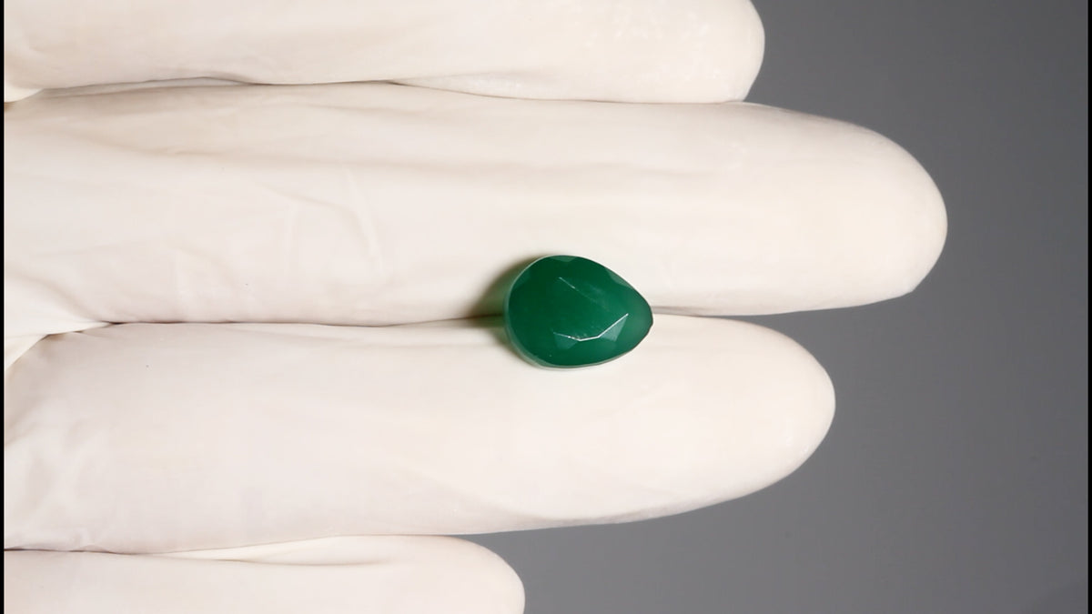 GREEN ONYX 6.23 CARATS / 6.85 Ratti