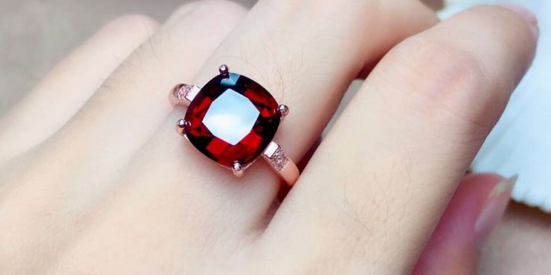 What are the effects of wearing Hessonite: Benefits of Gomed