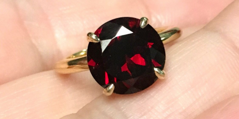Gomed Gemstone Guide: Can Gomed be worn by anyone?