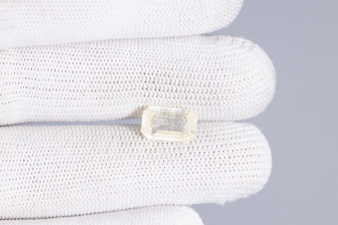 Natural Yellow Sapphire 5.71 Carats / 6.27 Ratti