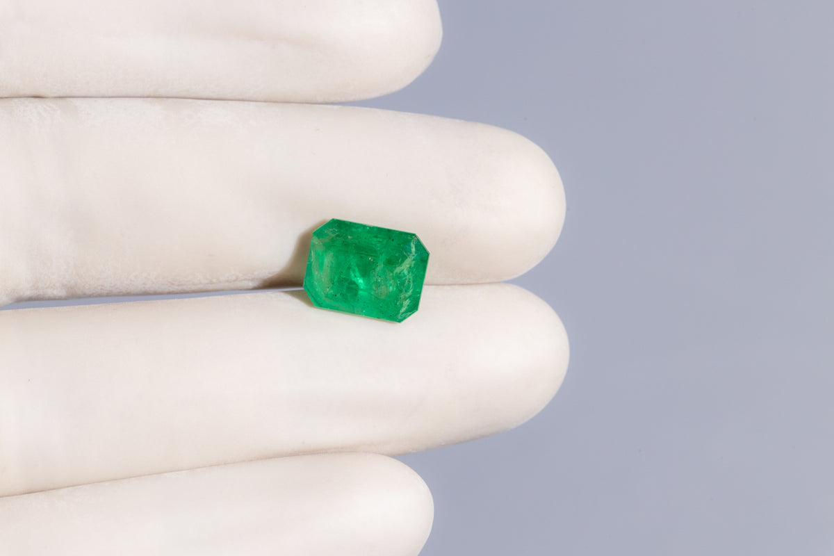 Zambian Emerald (Panna) 3.93 Carats / 4.32 Ratti
