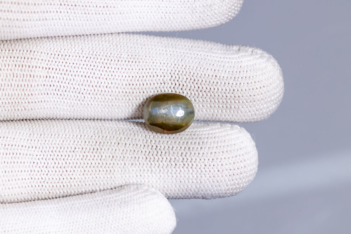 Cat's Eye (Lehsuniya) 6.37 Carats / 7 Ratti