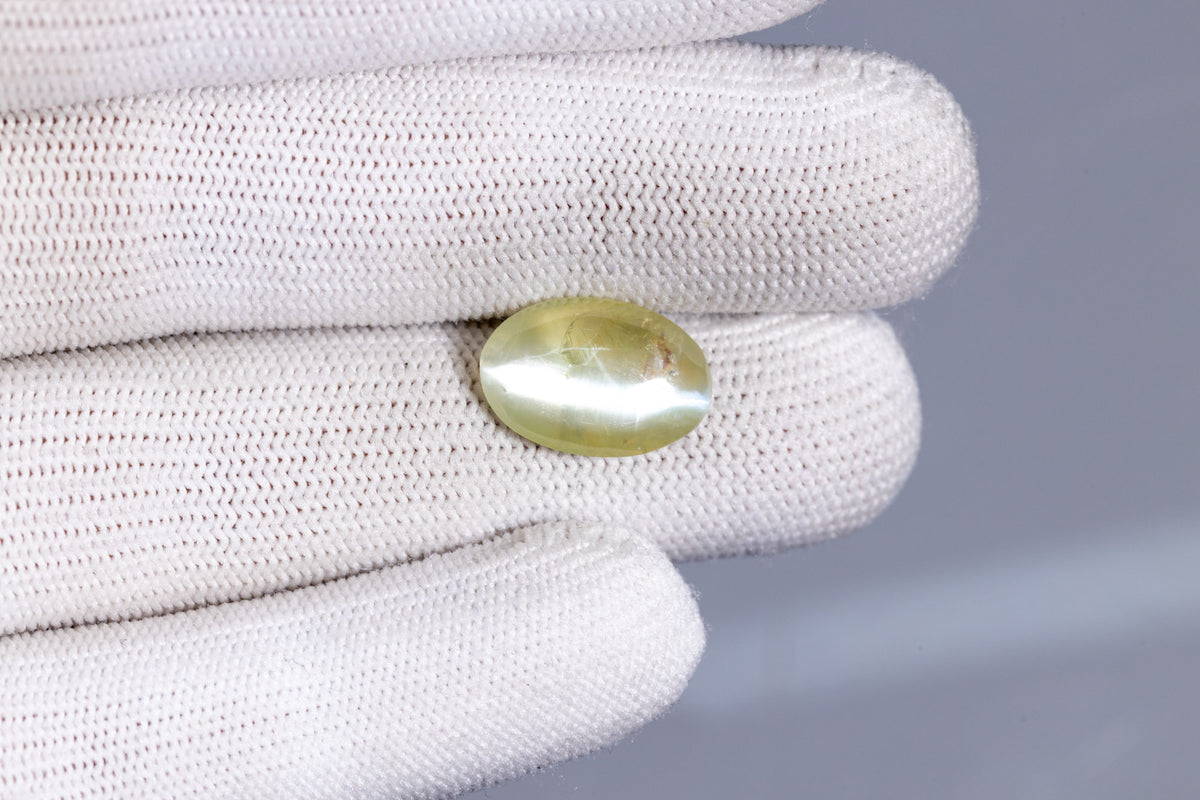 Cat's Eye (Lehsuniya) 8.83 Carats / 9.7 Ratti
