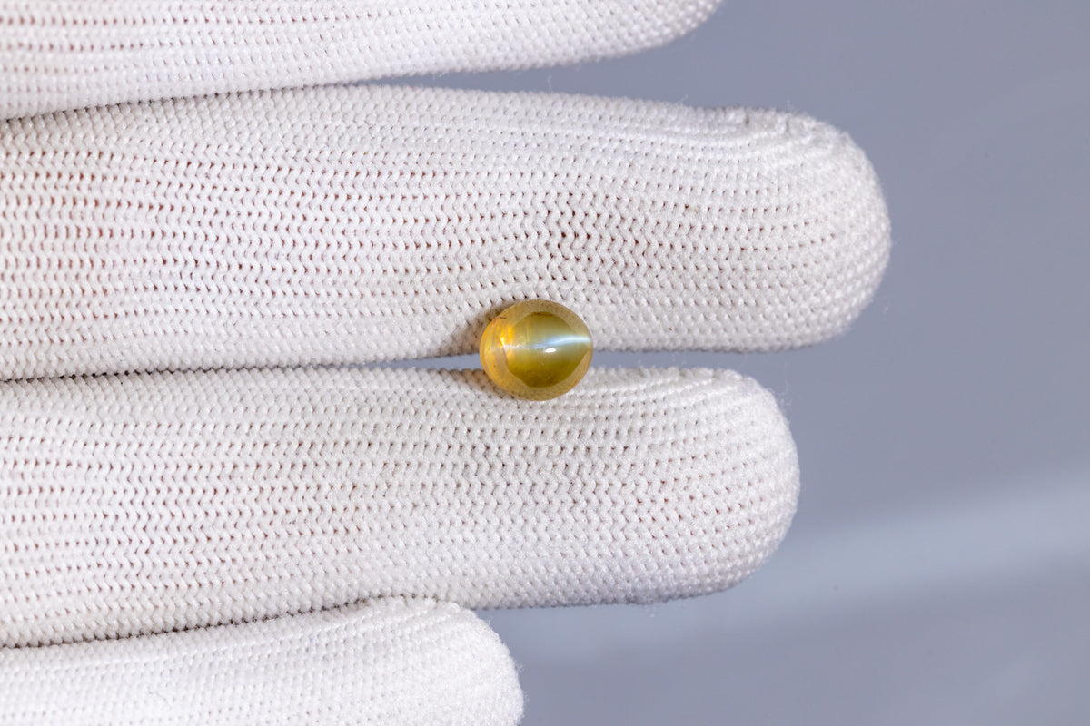 Cat's Eye (Lehsuniya) 4.76 Carats / 5.23 Ratti