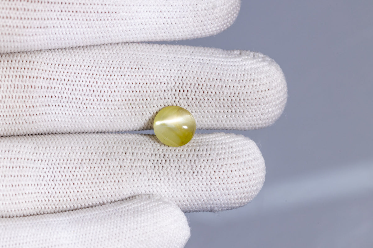 Cat's Eye (Lehsuniya) 4.96 Carats / 5.45 Ratti