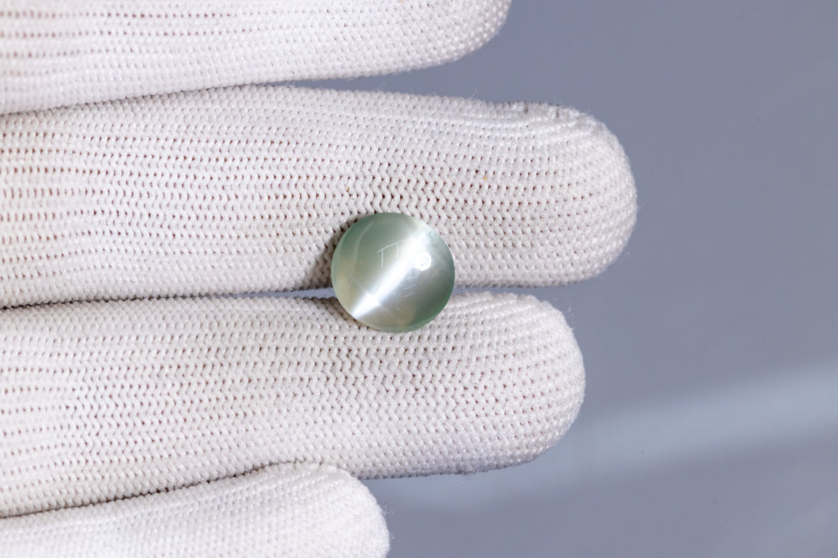 Cat's Eye (Lehsuniya) 6.73 Carats / 7.4 Ratti