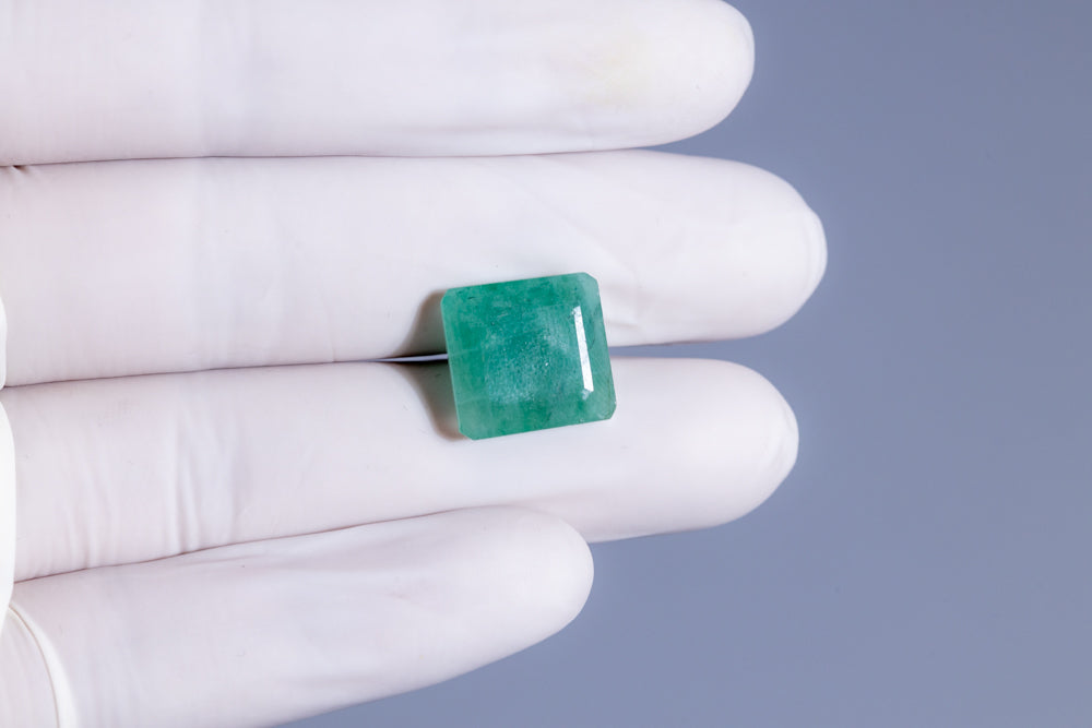 Minor Oil Natural Zambian Emerald (Panna) 12.90 Carats / 14.18 Ratti