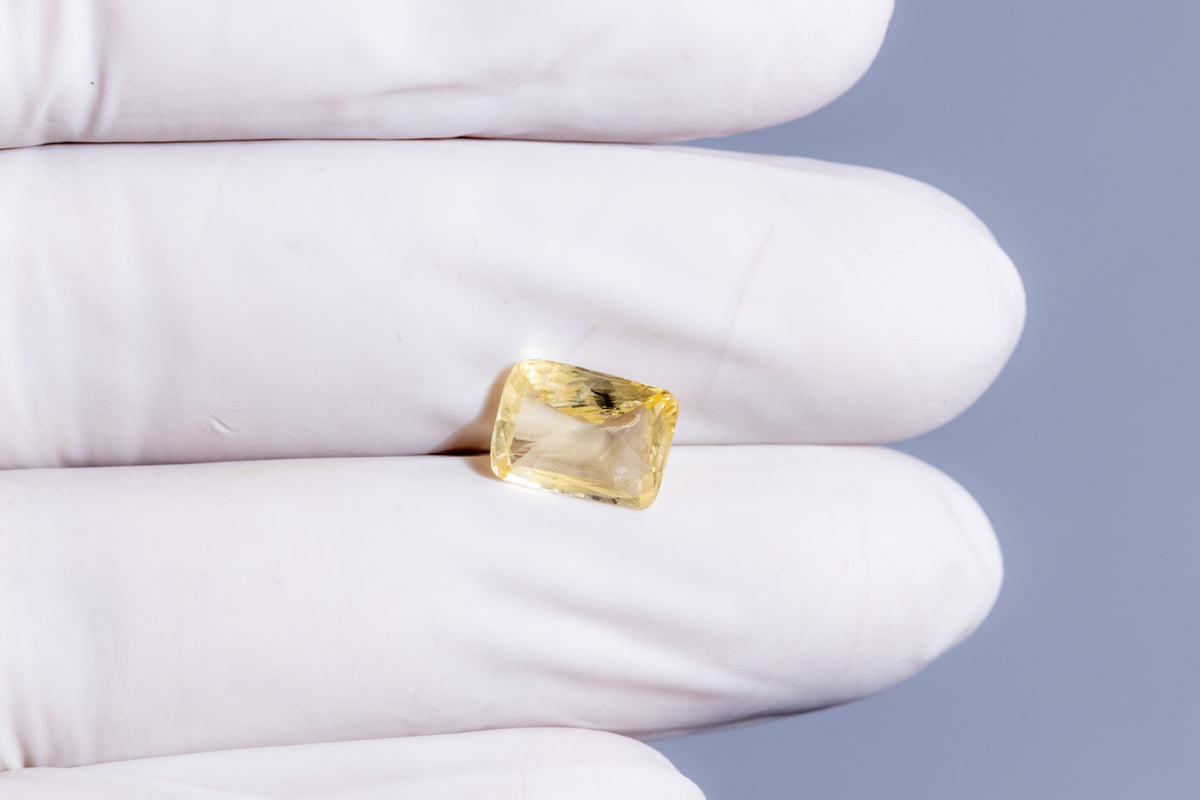 Natural Yellow Sapphire 3.01 Carats / 3.31 Ratti