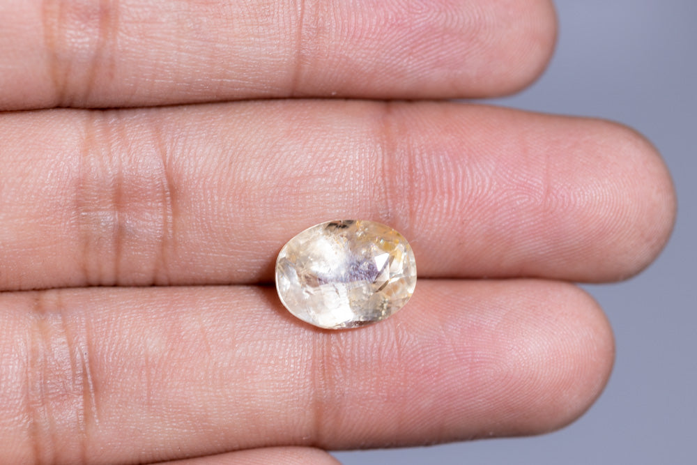 Natural Yellow Sapphire 7.37 Carats / 8.1 Ratti