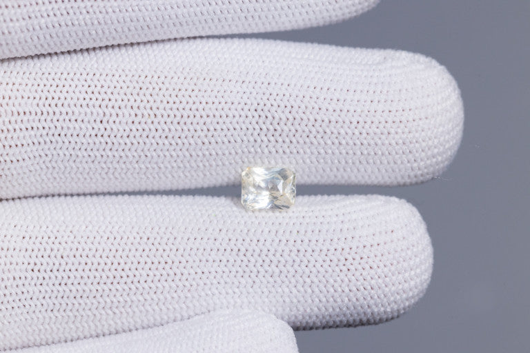 Natural Yellow Sapphire 1.91 Carats / 2.1 Ratti
