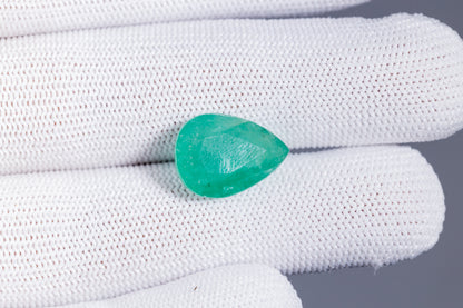 Minor Oil Zambian Emerald 10.03 Carats / 11.02 Ratti