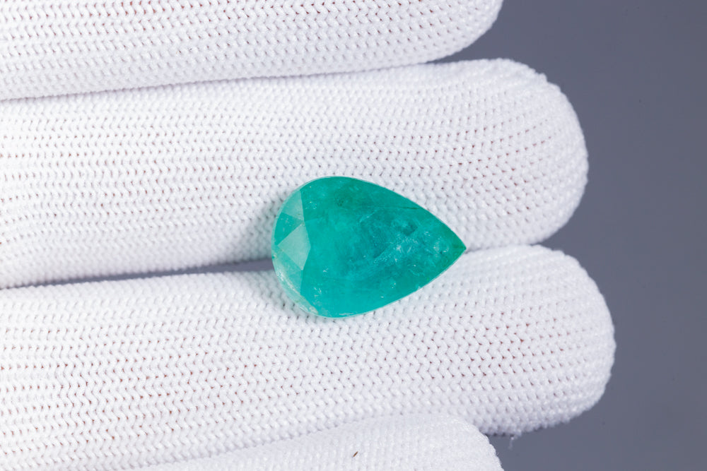 Minor Oil Zambian Emerald 12.43 Carats / 13.66 Ratti