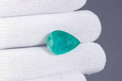 Minor Oil Zambian Emerald 12.43 Carats / 13.66 Ratti