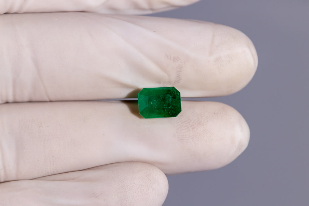 Minor Oil Zambian Emerald 3.13 Carat / 3.44 Ratti