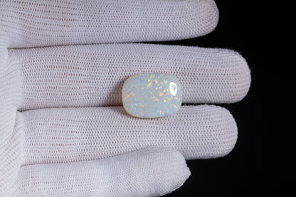 White Opal With Fire 13.51 Carats / 14.85 Ratti