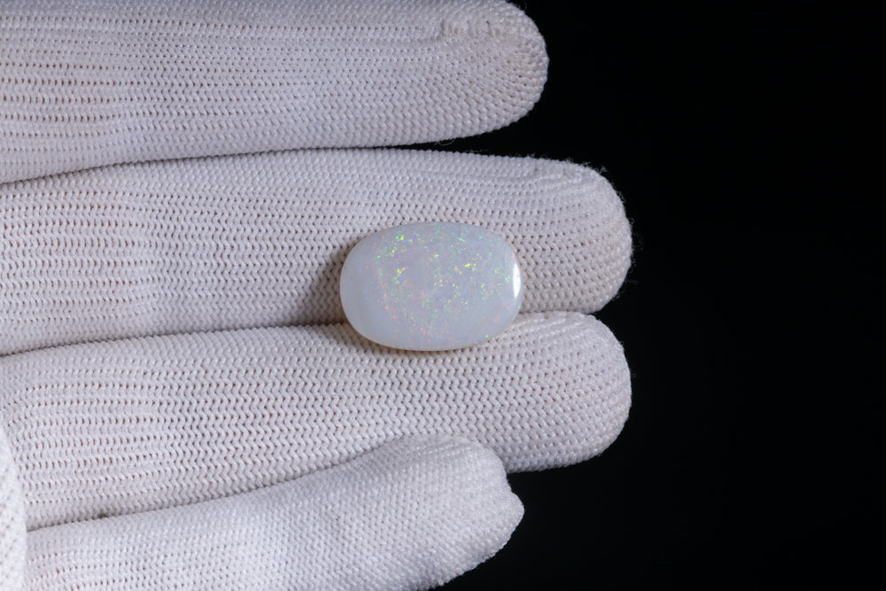 White Opal With Fire 13.60 Carats / 14.95 Ratti