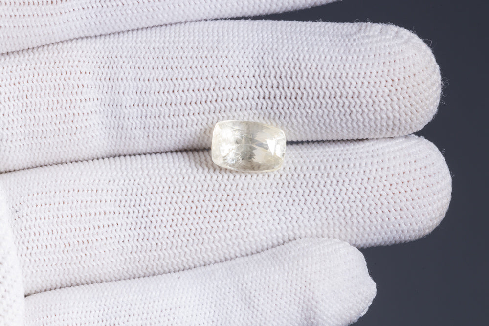 Natural Yellow Sapphire 6.46 Carats / 7.1 Ratti