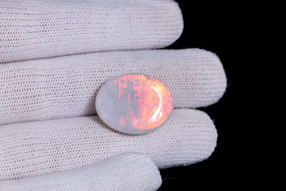 White Opal With Fire 20.57 Carats / 20.6 Ratti