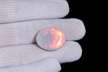White Opal With Fire 20.57 Carats / 20.6 Ratti