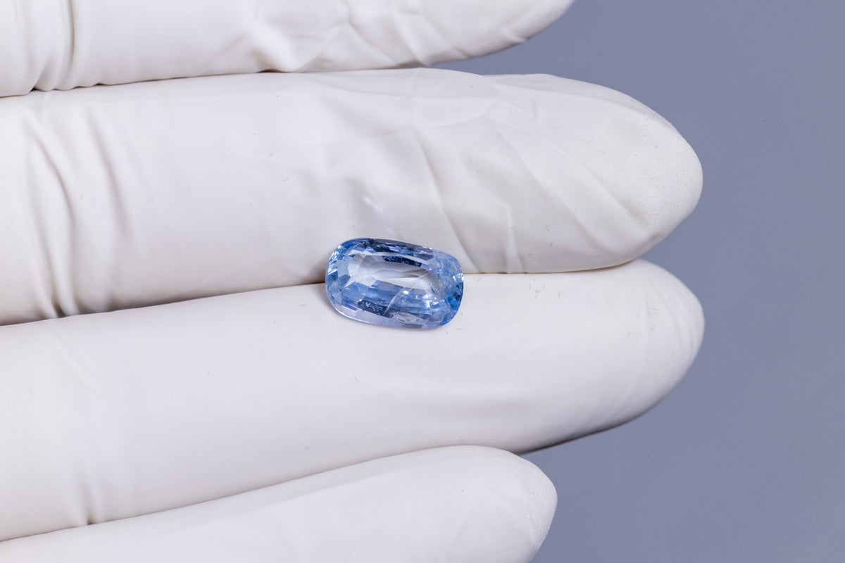 Natural Blue Sapphire 4.09 Carats / 4.49 Ratti