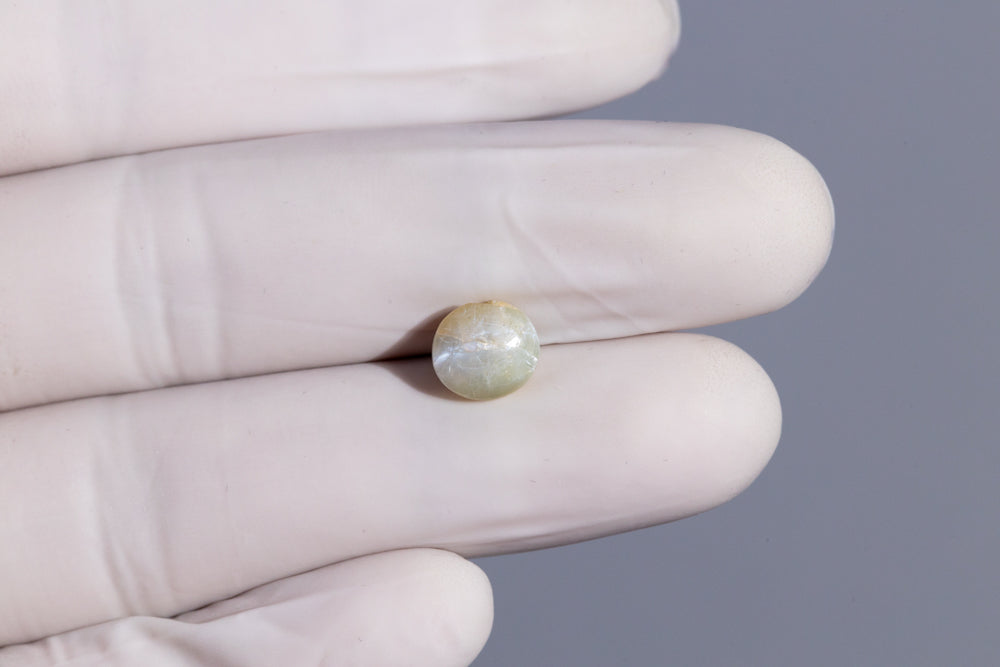 Cat's Eye (Lehsuniya) 4.13 Carats / 4.54 Ratti