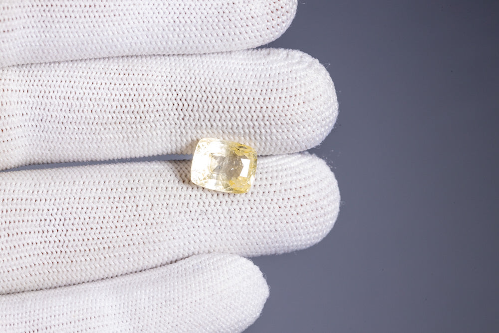 Natural Yellow Sapphire 6.74 Carats / 7.41 Ratti