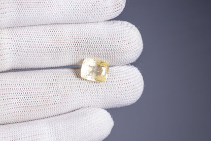 Natural Yellow Sapphire 6.74 Carats / 7.41 Ratti