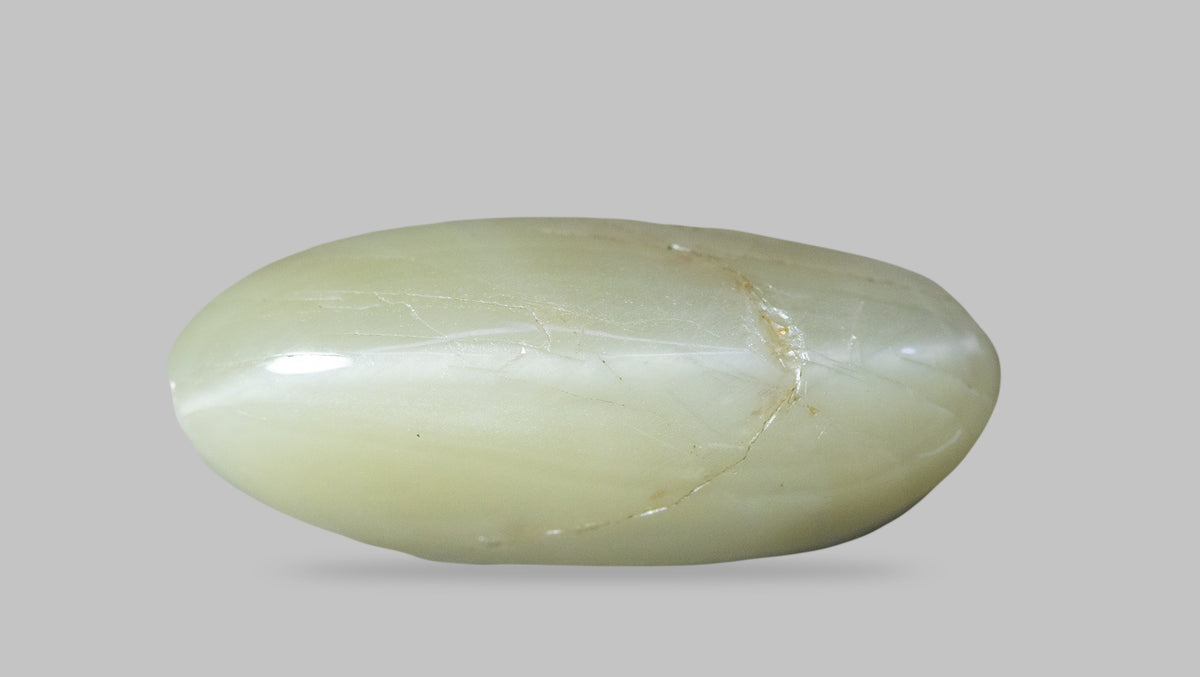 Cat's Eye (Lehsuniya) 6.05 Carats / 6.65 Ratti