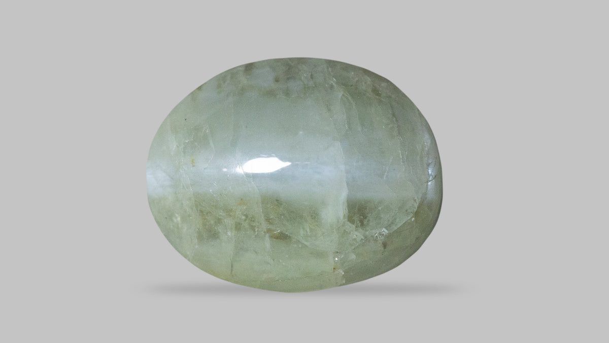 Cat's Eye (Lehsuniya) 3.92 Carats / 4.31 Ratti