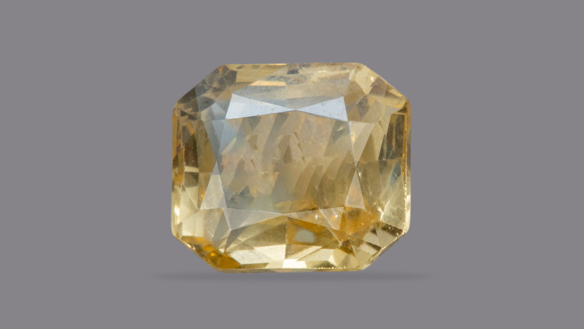 Natural Yellow Sapphire 7.19 Carats / 7.9 Ratti