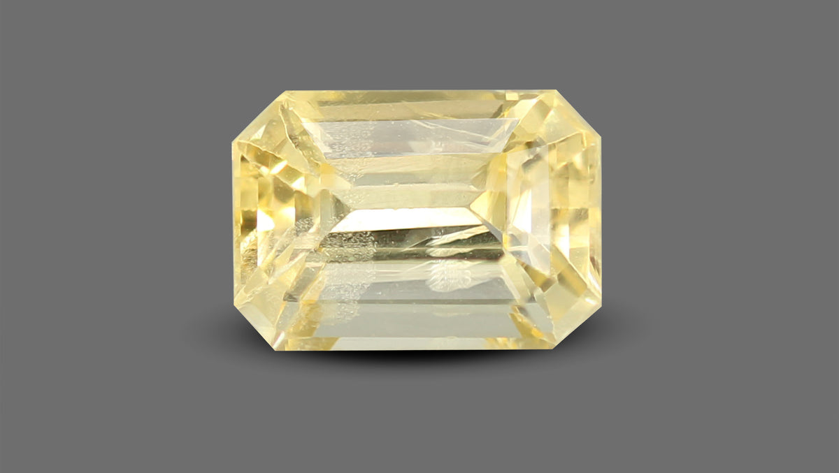 Natural Yellow Sapphire 4.60 Carats / 5.05 Ratti