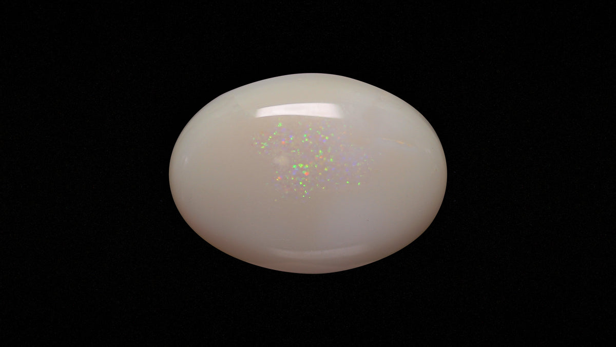 White Opal With Fire 14.65 Carats / 16.1 Ratti