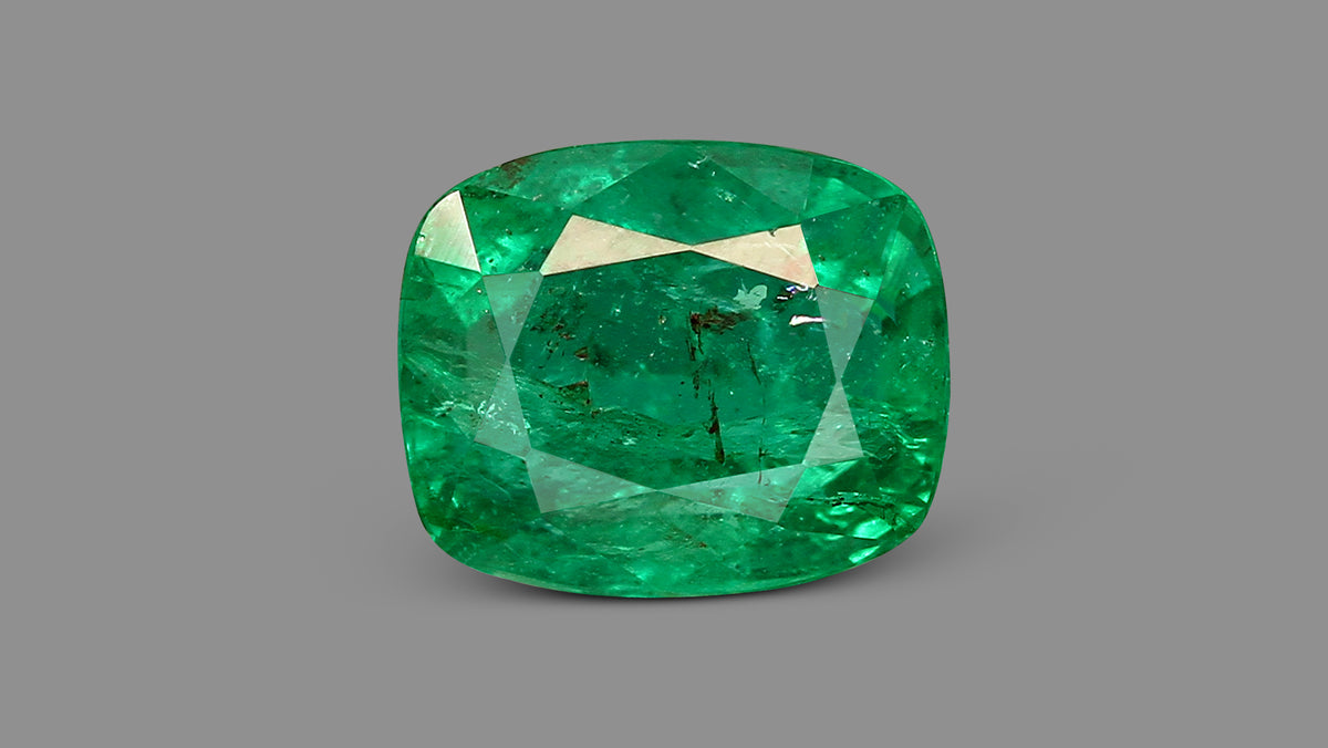 Zambian Emerald (Panna) 3.92 Carats / 4.31 Ratti