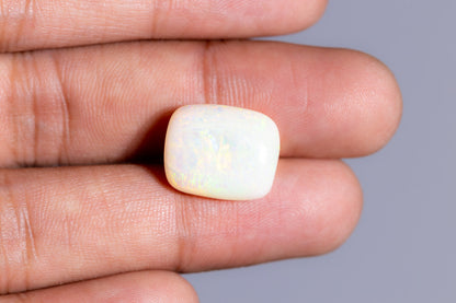White Opal With Fire 12.25 Carats / 13.46 Ratti