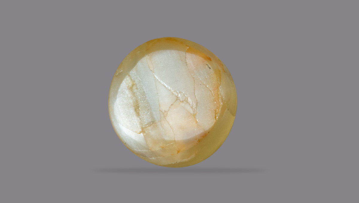 Cat's Eye (Lehsuniya) 3.48 Carats / 3.82 Ratti