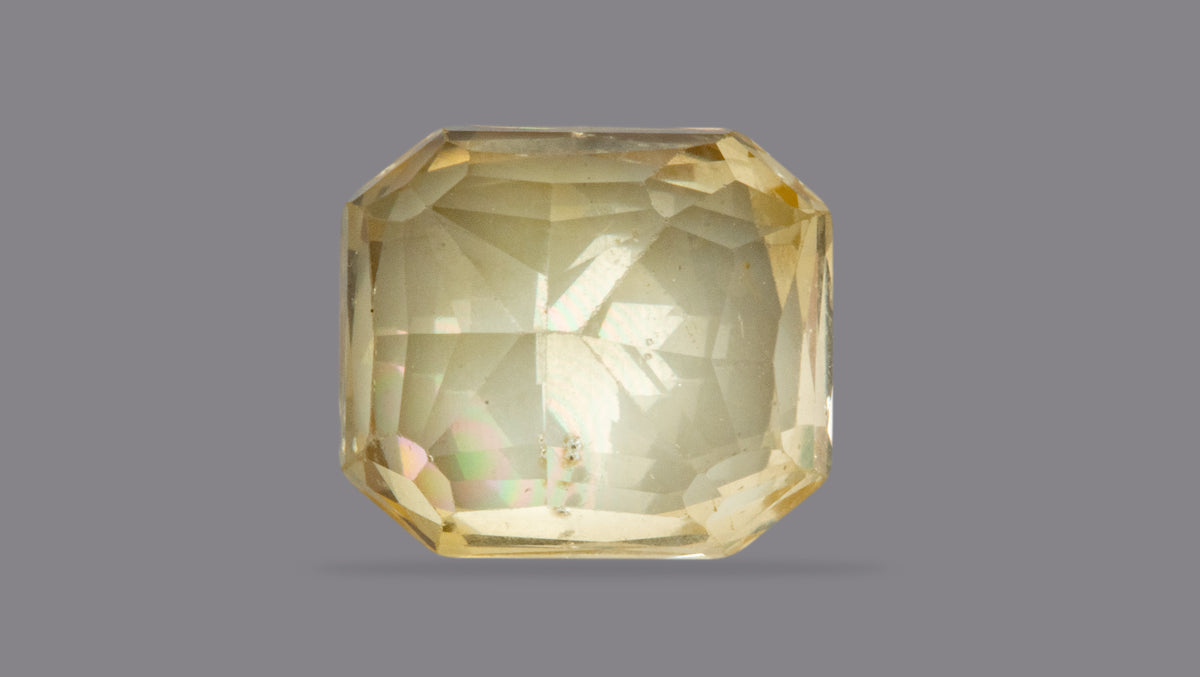 Natural Yellow Sapphire 7.19 Carats / 7.9 Ratti