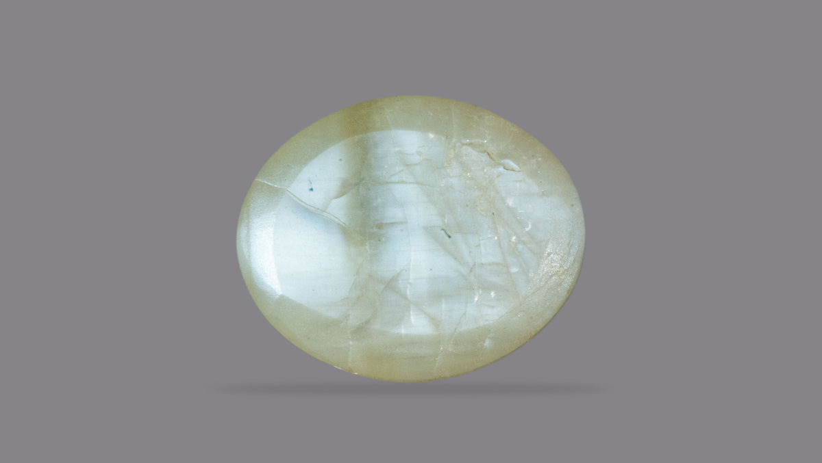 Cat's Eye (Lehsuniya) 3.80 Carats / 4.18 Ratti