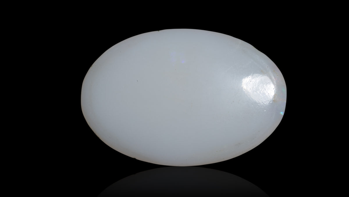 White Opal With Fire 4.20 Carats / 4.62 Ratti