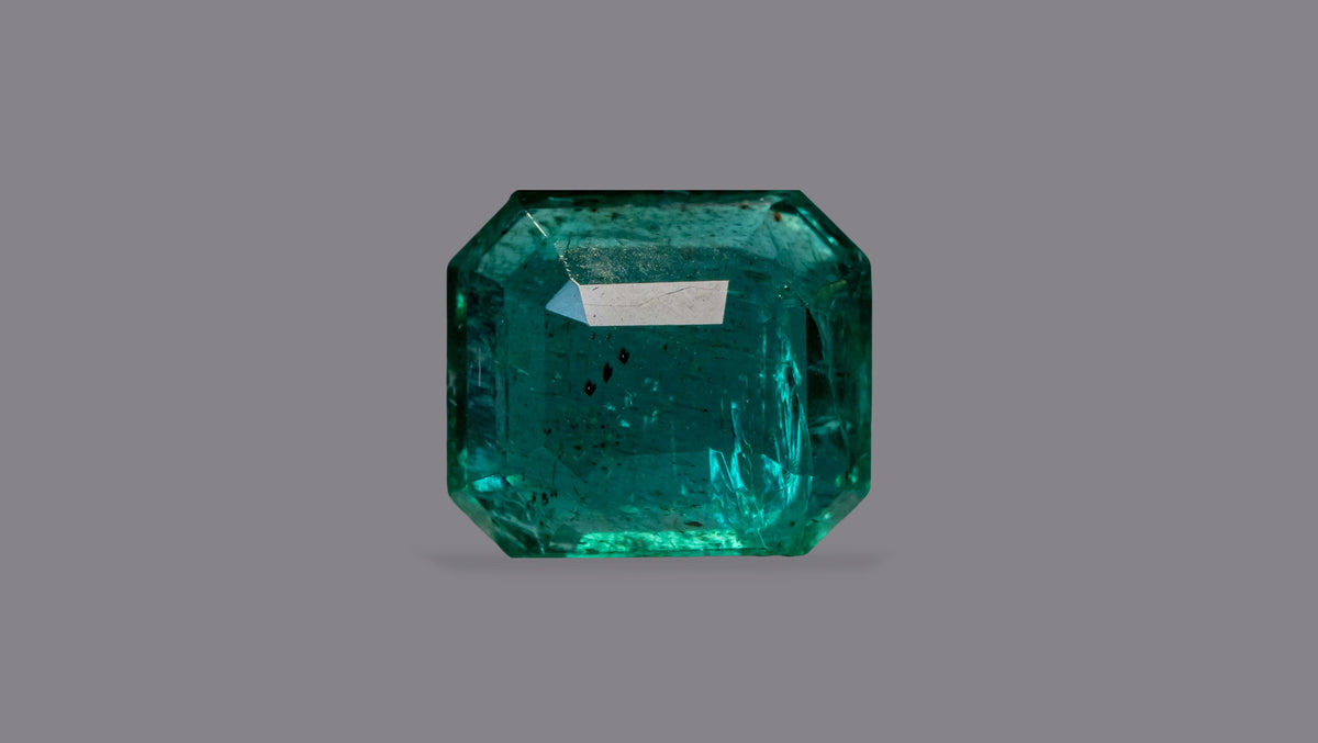 Zambian Emerald (Panna) 3.93 Carats / 4.32 Ratti