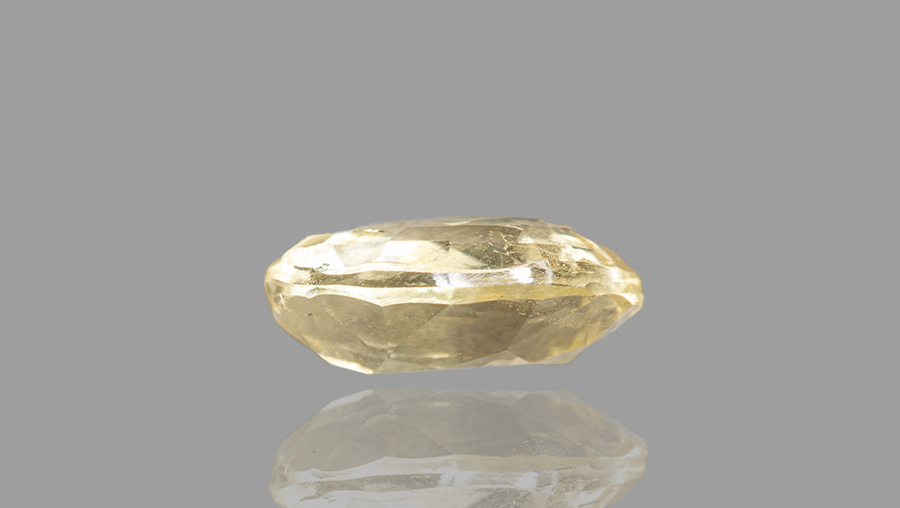 Natural Yellow Sapphire 3.38 Carats / 3.71 Ratti