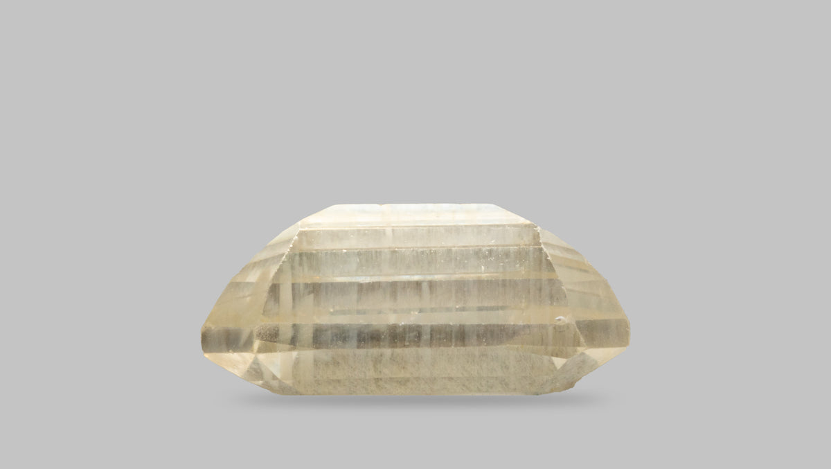 Natural Yellow Sapphire 5.71 Carats / 6.27 Ratti