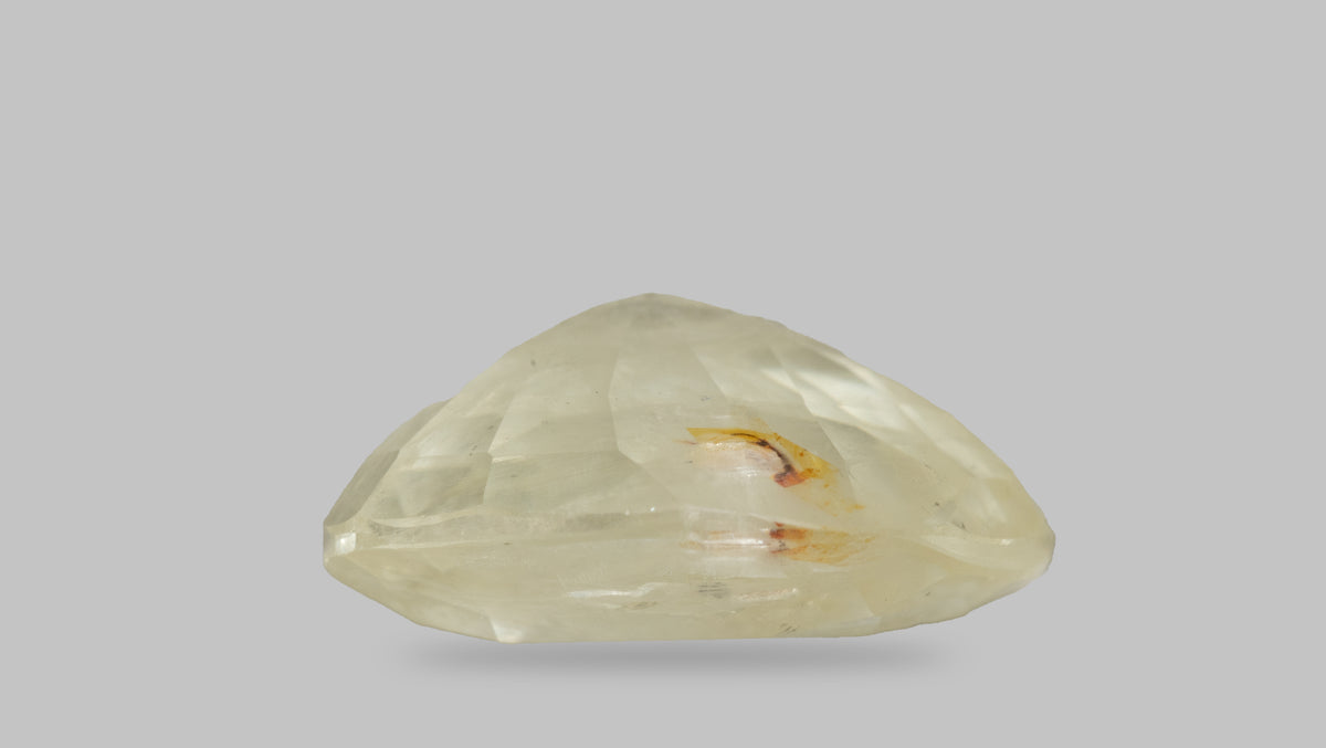Natural Yellow Sapphire 8.28 Carats / 9.1 Ratti