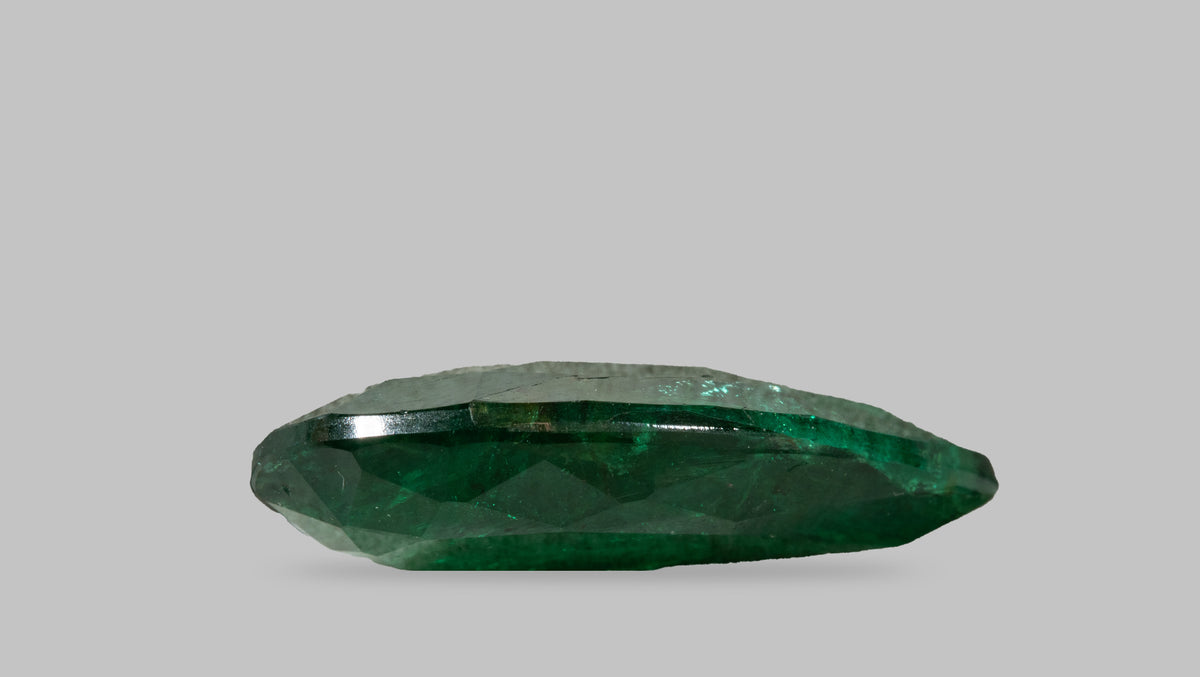 Minor Oil Zambian Emerald 8.55 Carats / 9.4 Ratti