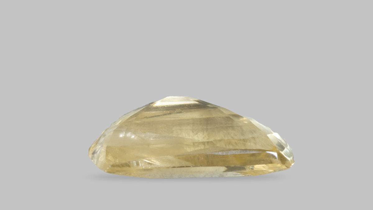 Natural Yellow Sapphire 3.01 Carats / 3.31 Ratti