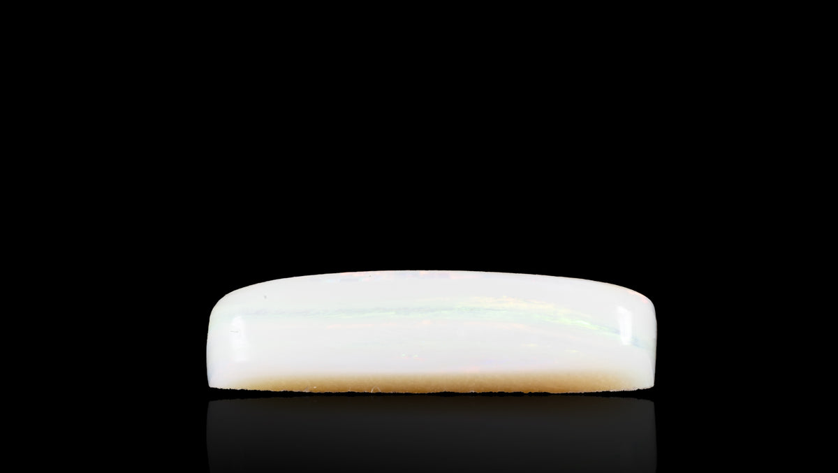 White Opal With Fire 11.77 Carats / 12.93 Ratti
